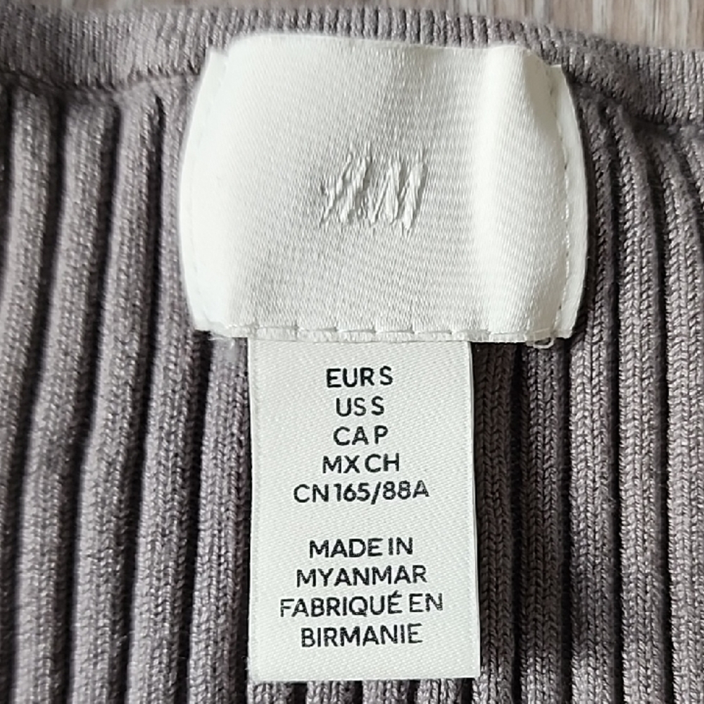 H&M Grey Top - Picture 3 of 3